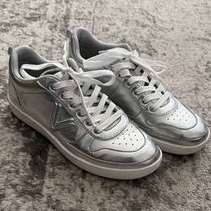 Vionic Elise Women’s Silver Sneaker - 8